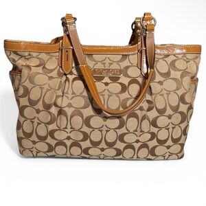 ✨💜Coach Signature Gallery East/West Tote EUC💜✨